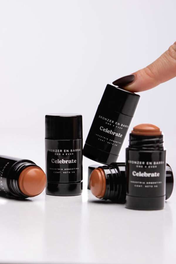 CELEBRATE- Bronzer en Barra - Image 4